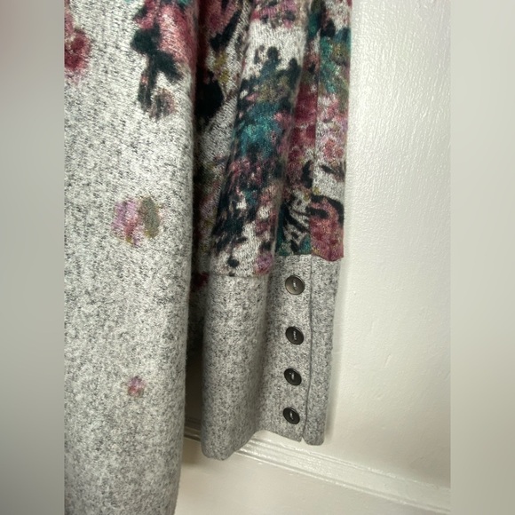 Westbound NWT Pink Floral Fuzzy Placement Gray Dillards Sweater - Picture 4 of 7